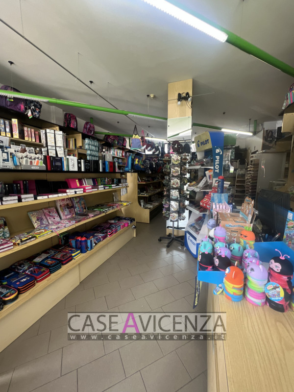 Immagine 8 di Attività commerciale in vendita  in via roma a Vicenza