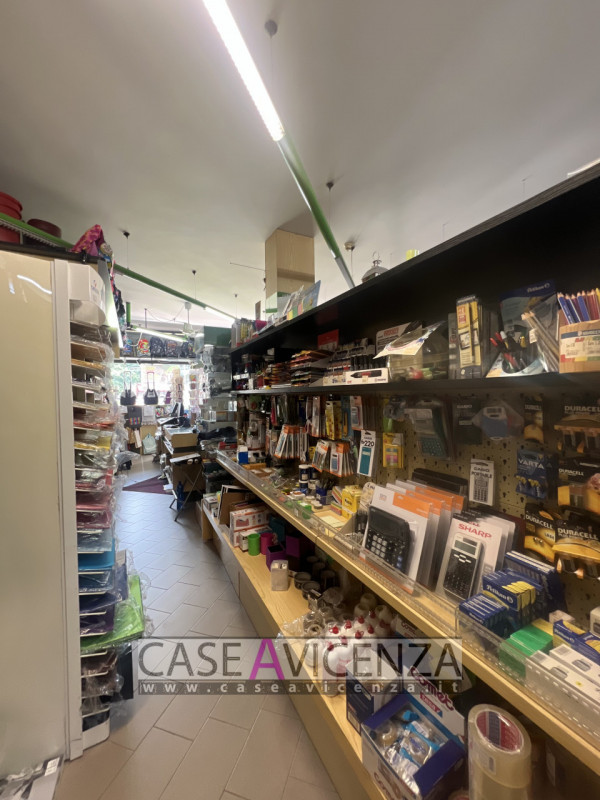 Immagine 9 di Attività commerciale in vendita  in via roma a Vicenza
