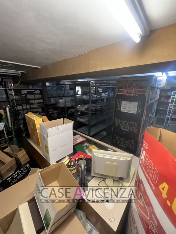 Immagine 10 di Attività commerciale in vendita  in via roma a Vicenza