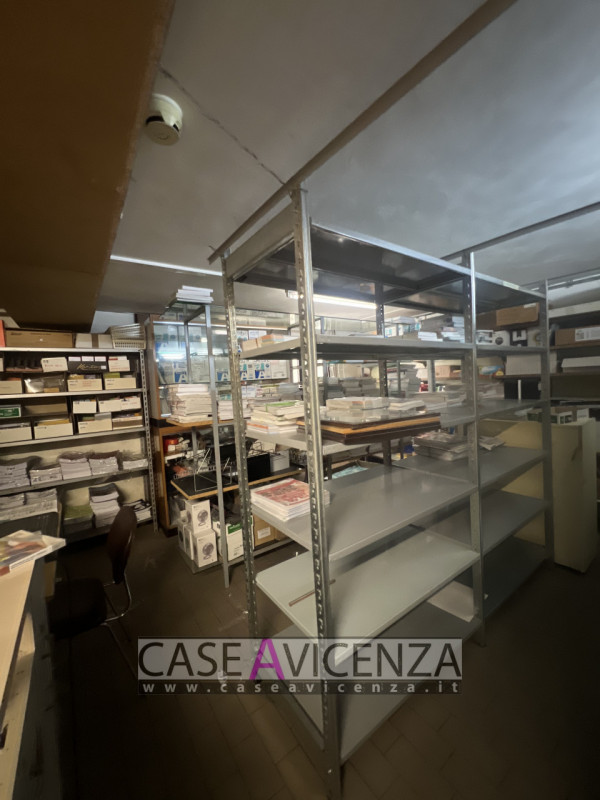 Immagine 11 di Attività commerciale in vendita  in via roma a Vicenza