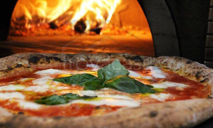 Immagine 3 di Negozio in vendita  in Via Giovanni Battista Moroni a Abano Terme