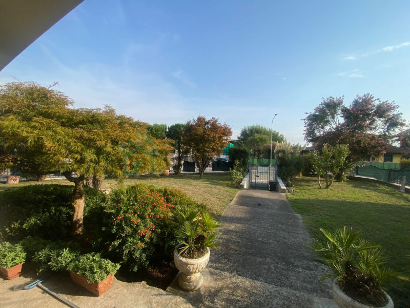 Immagine 4 di Casa bifamiliare in vendita  in Via Marconi a Belfiore