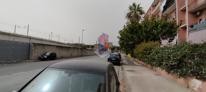 Immagine 3 di Negozio in vendita  in POGGIOREALE - VIA TRACCIA a Napoli