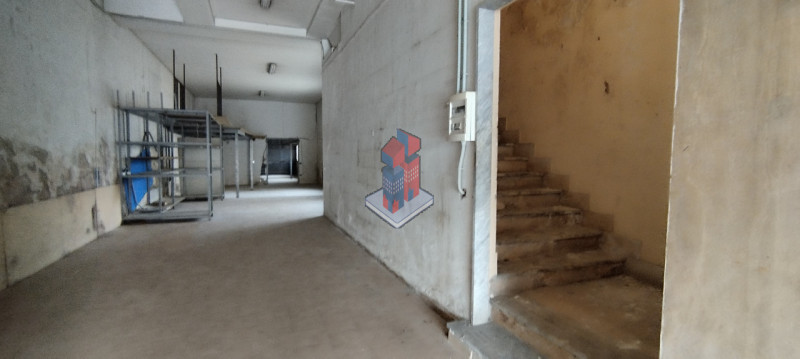 Immagine 6 di Negozio in vendita  in POGGIOREALE - VIA TRACCIA a Napoli