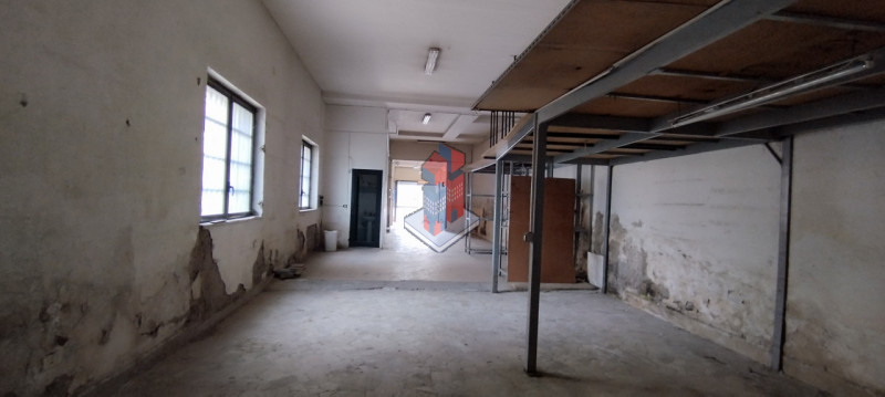 Immagine 8 di Negozio in vendita  in POGGIOREALE - VIA TRACCIA a Napoli