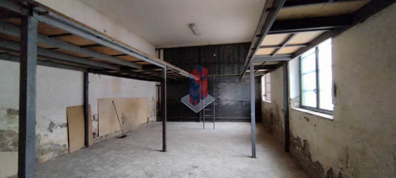 Immagine 9 di Negozio in vendita  in POGGIOREALE - VIA TRACCIA a Napoli