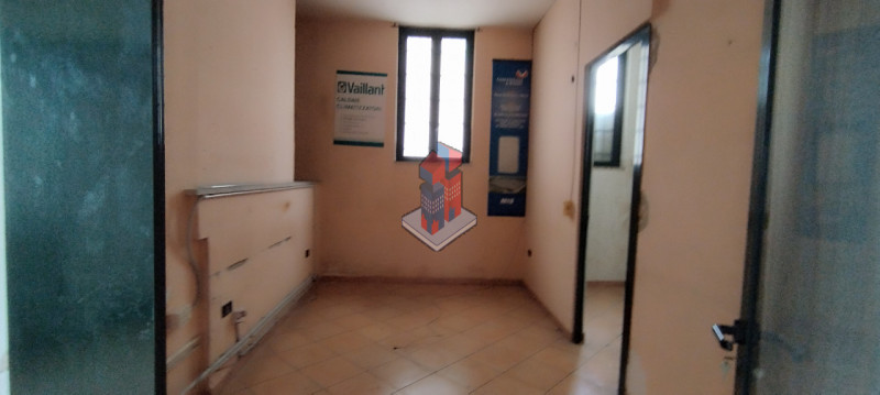 Immagine 10 di Negozio in vendita  in POGGIOREALE - VIA TRACCIA a Napoli