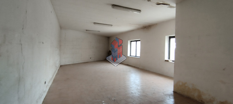 Immagine 11 di Negozio in vendita  in POGGIOREALE - VIA TRACCIA a Napoli