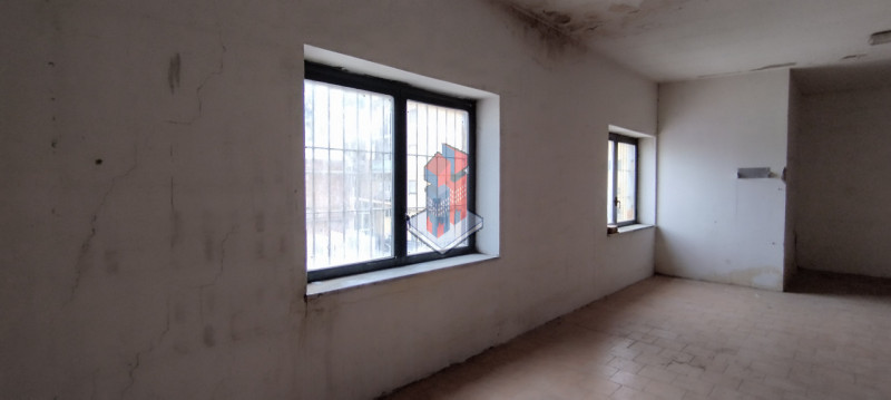 Immagine 13 di Negozio in vendita  in POGGIOREALE - VIA TRACCIA a Napoli