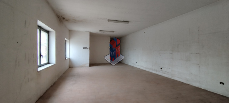 Immagine 14 di Negozio in vendita  in POGGIOREALE - VIA TRACCIA a Napoli