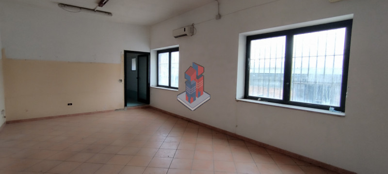 Immagine 15 di Negozio in vendita  in POGGIOREALE - VIA TRACCIA a Napoli