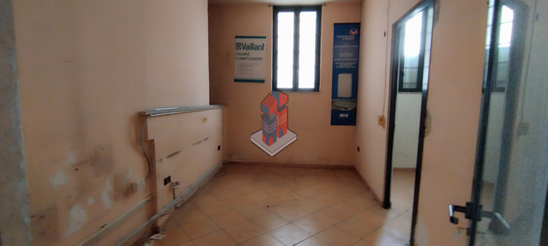 Immagine 16 di Negozio in vendita  in POGGIOREALE - VIA TRACCIA a Napoli