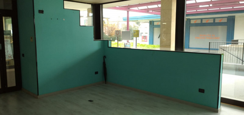 Immagine 8 di Negozio in affitto  a Monselice