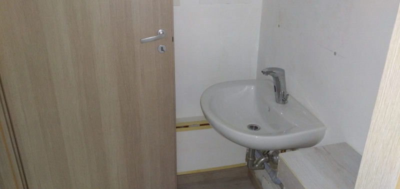 Immagine 11 di Negozio in affitto  a Monselice