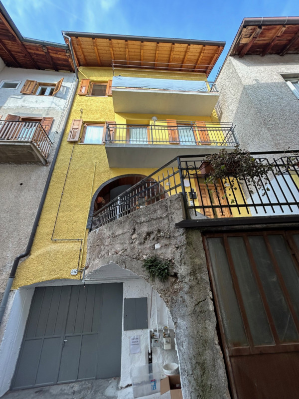 Immagine 2 di Appartamento in vendita  in VIA SALAMNA a Ville D'anaunia