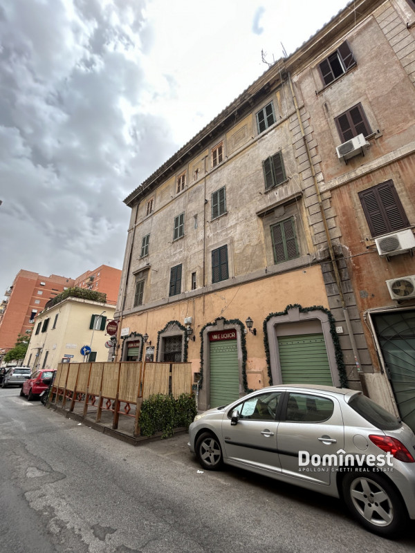 Immagine 2 di Palazzo in affitto  in Via Palli a Roma