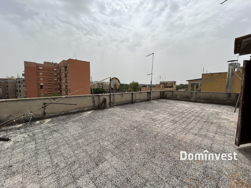 Immagine 8 di Palazzo in affitto  in Via Palli a Roma