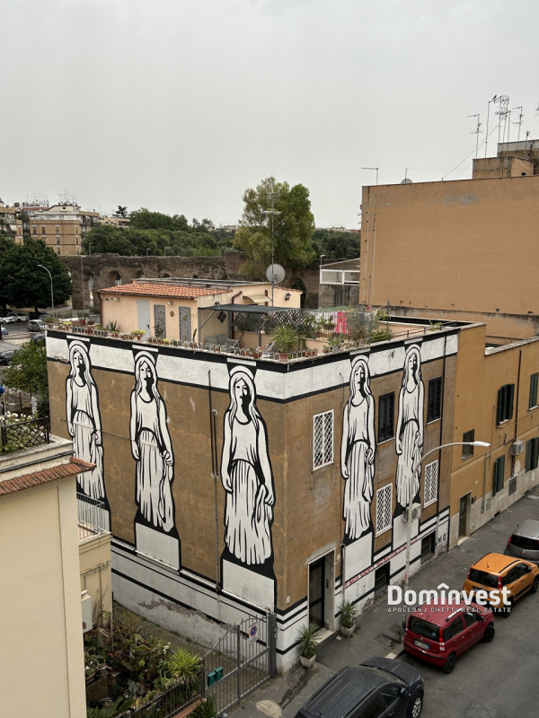 Immagine 10 di Palazzo in affitto  in Via Palli a Roma