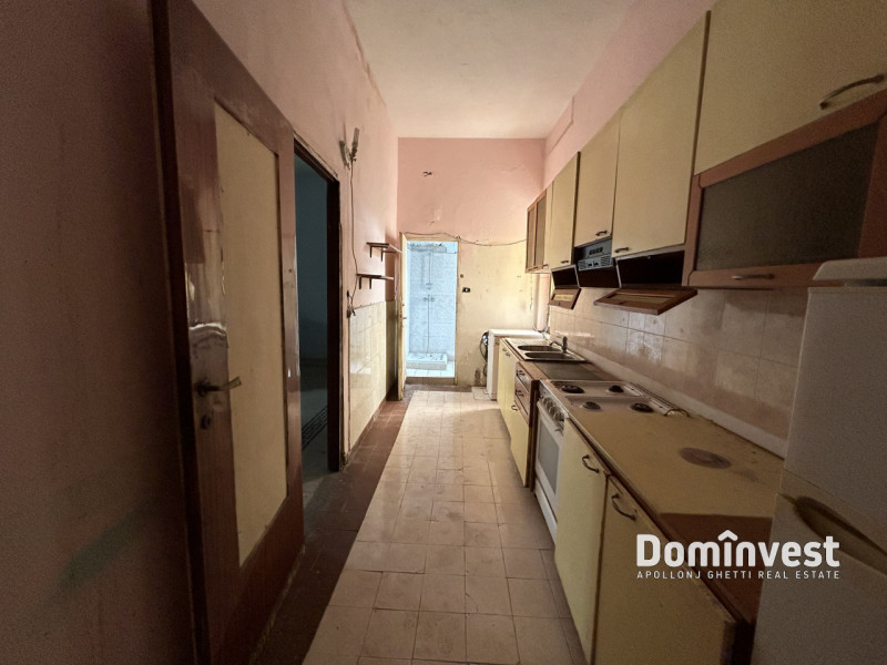 Immagine 13 di Palazzo in affitto  in Via Palli a Roma