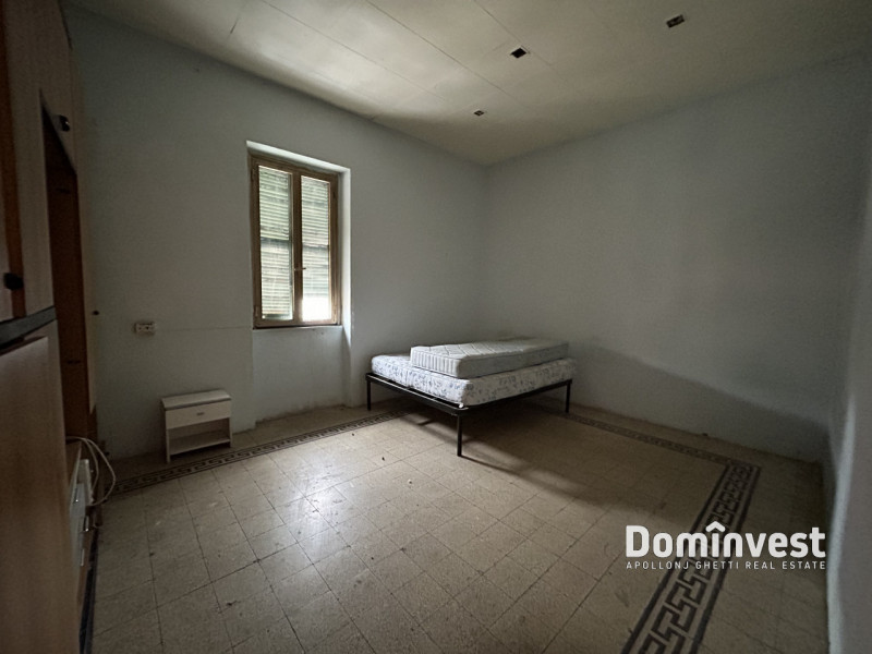 Immagine 15 di Palazzo in affitto  in Via Palli a Roma