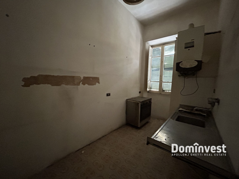 Immagine 17 di Palazzo in affitto  in Via Palli a Roma