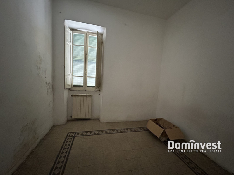 Immagine 18 di Palazzo in affitto  in Via Palli a Roma