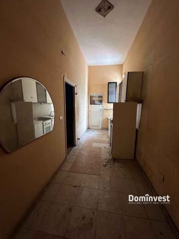 Immagine 23 di Palazzo in affitto  in Via Palli a Roma