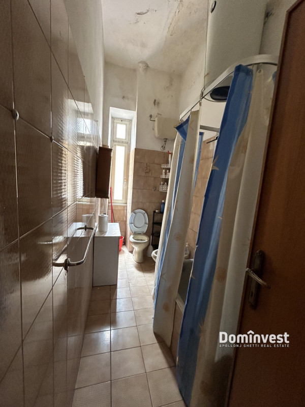 Immagine 24 di Palazzo in affitto  in Via Palli a Roma