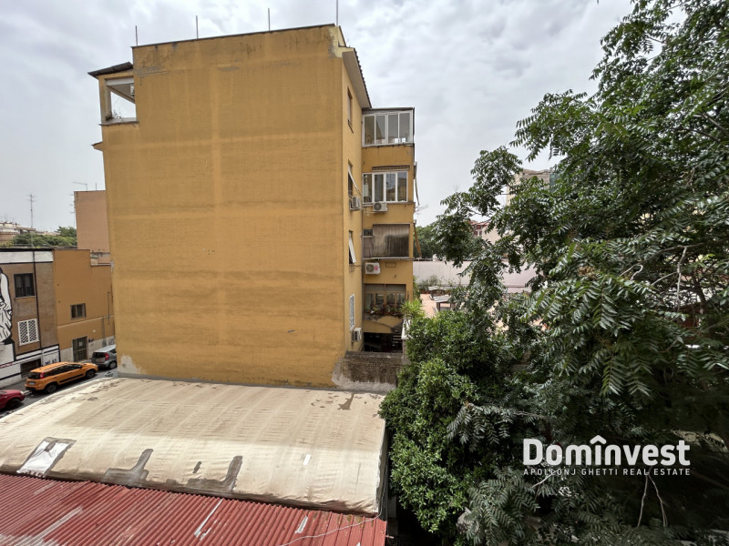 Immagine 26 di Palazzo in affitto  in Via Palli a Roma