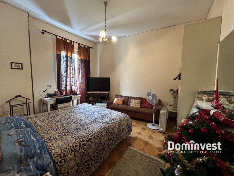 Immagine 28 di Palazzo in affitto  in Via Palli a Roma