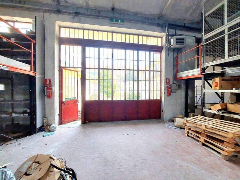 Immagine 2 di Magazzino in vendita  in Via Milazzo, N. 30 a Tortona
