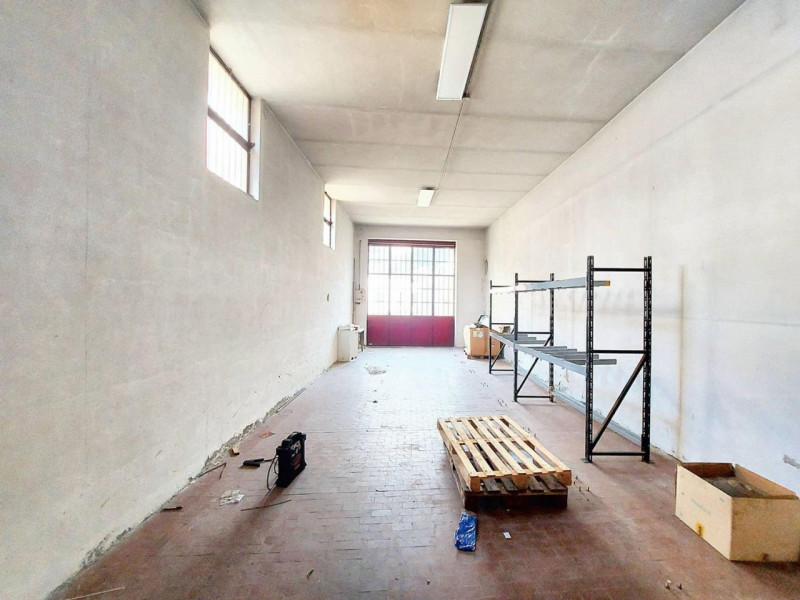 Immagine 10 di Magazzino in vendita  in Via Milazzo, N. 30 a Tortona