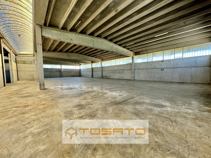 Immagine 1 di Capannone industriale in vendita  a Castelnuovo Del Garda