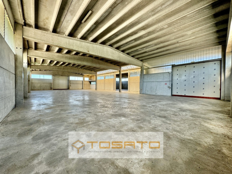 Immagine 3 di Capannone industriale in vendita  a Castelnuovo Del Garda