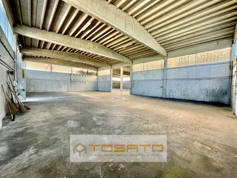 Immagine 4 di Capannone industriale in vendita  a Castelnuovo Del Garda