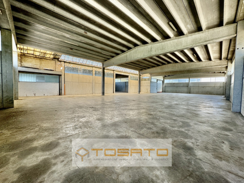 Immagine 5 di Capannone industriale in vendita  a Castelnuovo Del Garda