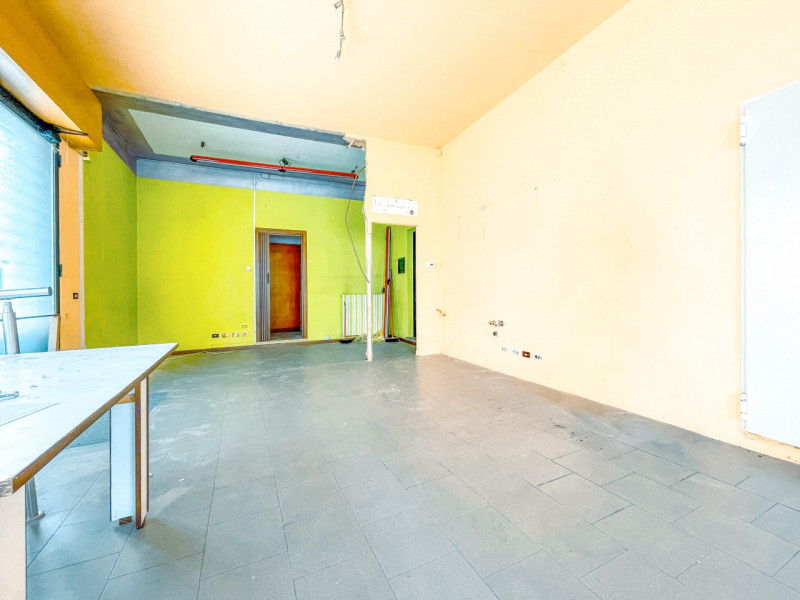 Immagine 2 di Negozio in vendita  in via antonelli 1 a Bellinzago Novarese