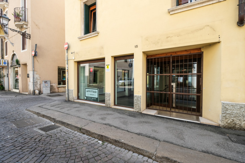 Immagine 2 di Negozio in affitto  in contrà vescovado a Vicenza