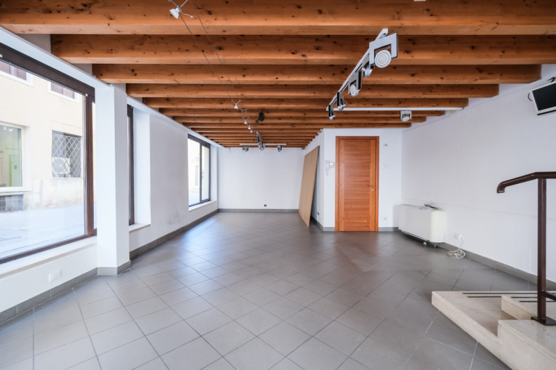 Immagine 5 di Negozio in affitto  in contrà vescovado a Vicenza