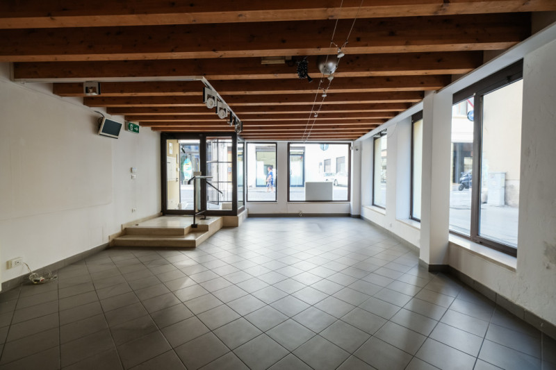 Immagine 9 di Negozio in affitto  in contrà vescovado a Vicenza