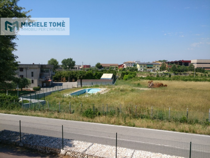 Immagine 3 di Capannone industriale in vendita  in località bagnol a Pastrengo