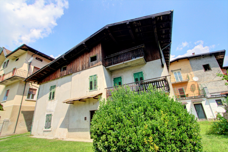 Immagine 10 di Casa indipendente in vendita  in Via Trento a Porte Di Rendena