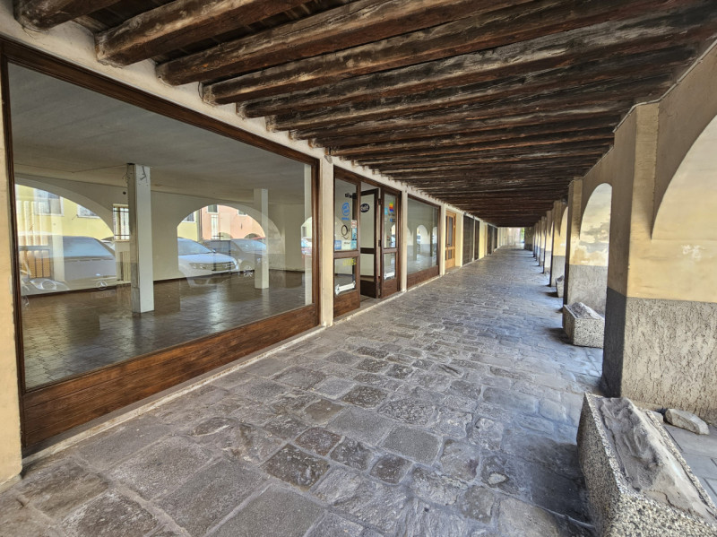 Immagine 2 di Negozio in affitto  in VIALE FIUME a Este