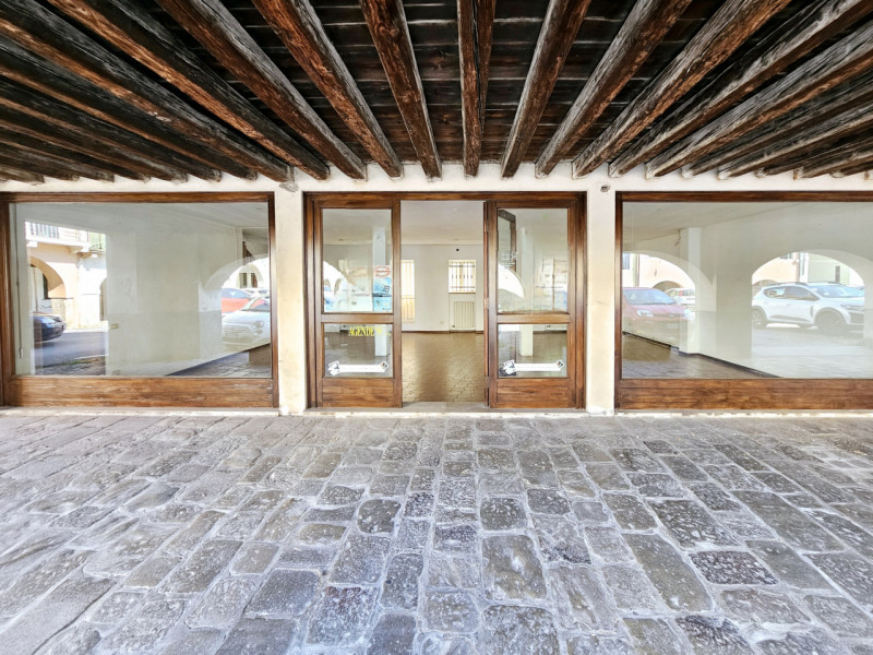 Immagine 4 di Negozio in affitto  in VIALE FIUME a Este