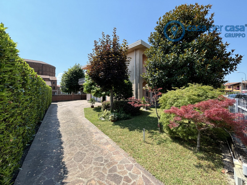 Immagine 4 di Casa indipendente in vendita  a Lusia