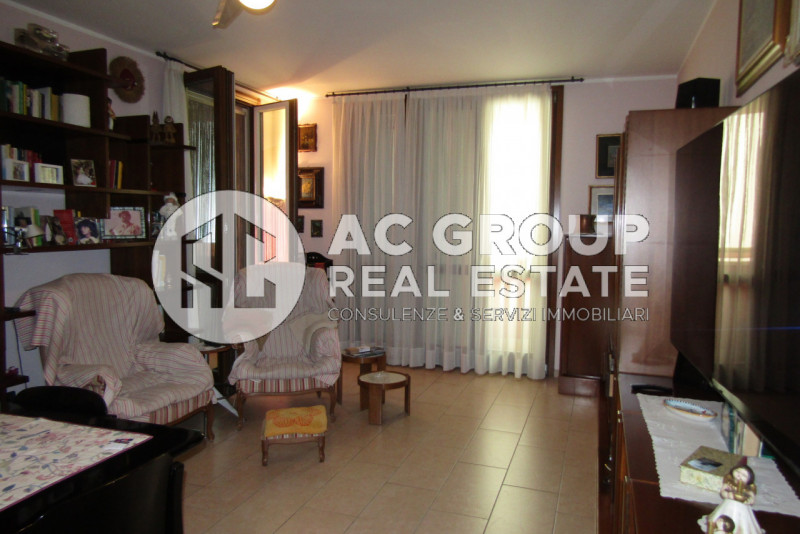 Immagine 2 di Appartamento in vendita  a Saronno