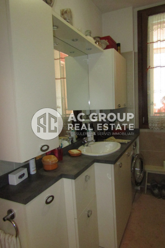 Immagine 11 di Appartamento in vendita  a Saronno