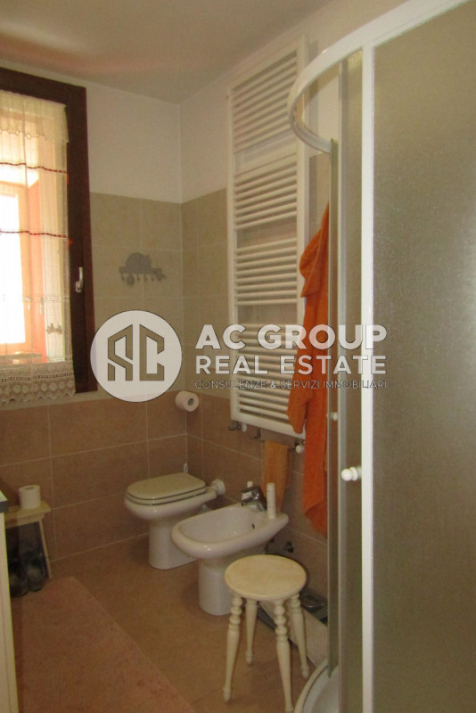 Immagine 12 di Appartamento in vendita  a Saronno