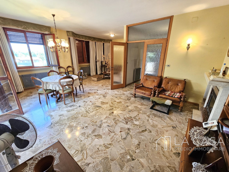 Immagine 10 di Villa in vendita  in Viale Trieste a Valvasone Arzene