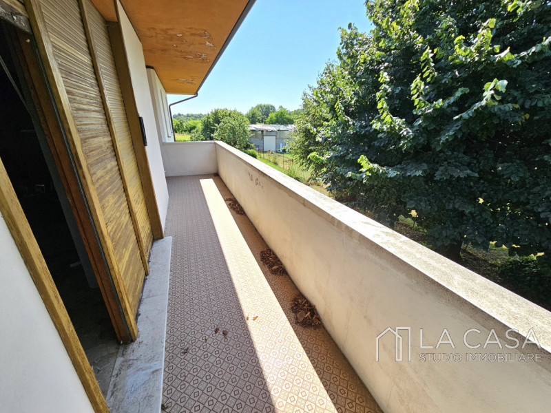 Immagine 14 di Villa in vendita  in Viale Trieste a Valvasone Arzene